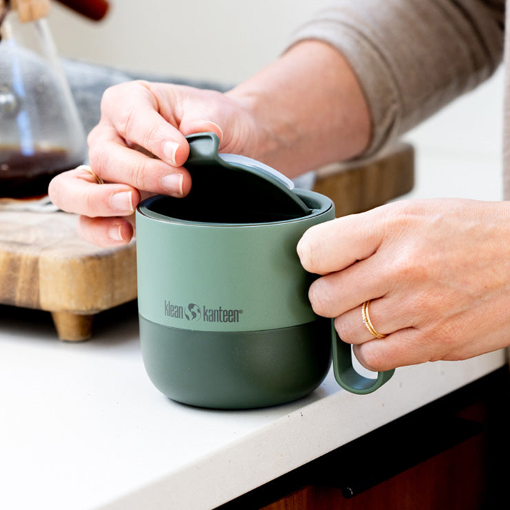 Splash-proof Flip Lid: Effortless Sipping for Your Favorite Beverages