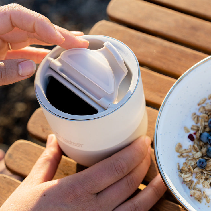 Splash-proof Flip Lid: Effortless Sipping for Your Favorite Beverages