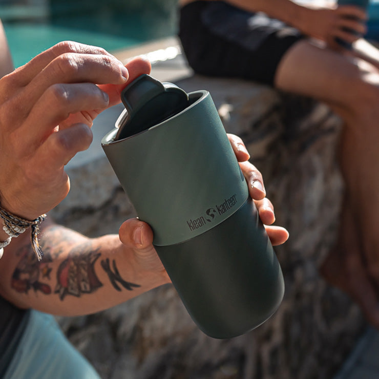 Splash-proof Flip Lid: Effortless Sipping for Your Favorite Beverages